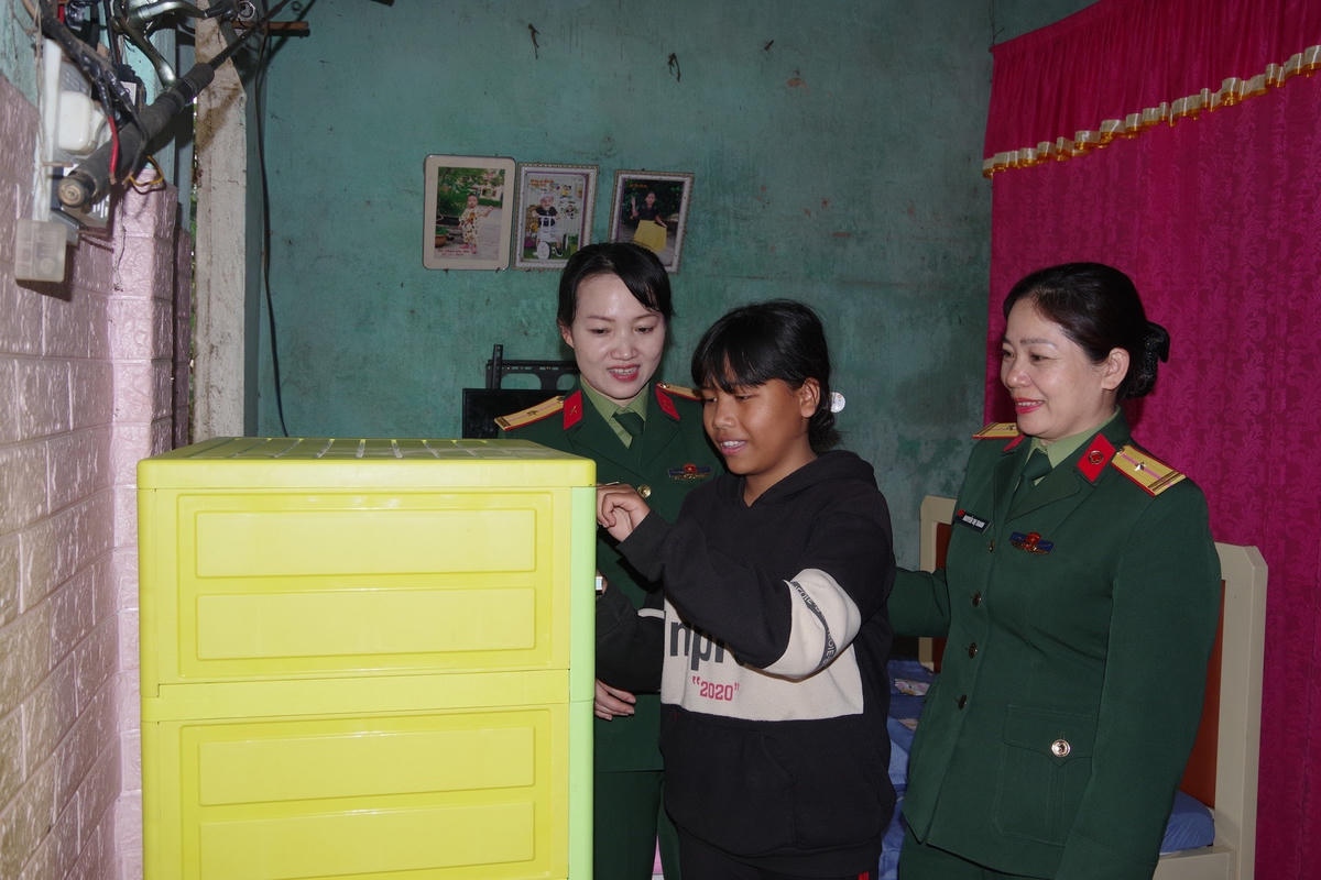 Đến nay Bộ chỉ huy quân sự tỉnh Thừa Thiên Huế và các đơn vị trực thuộc đã nhận đỡ đầu cho 18 cháu có hoàn cảnh đặc biệt khó khăn.