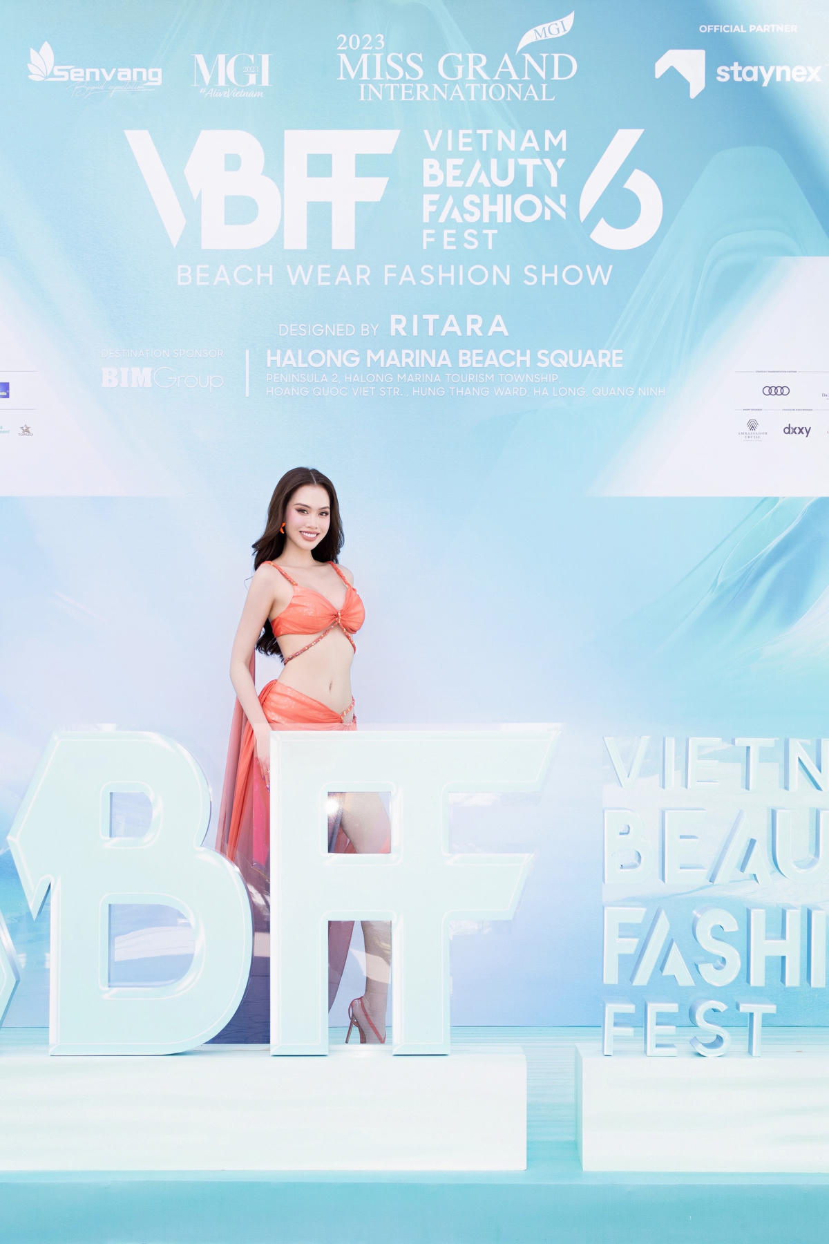 Thí sinh Miss Grand International 2023 diện đồ nổi bật ở Hạ Long