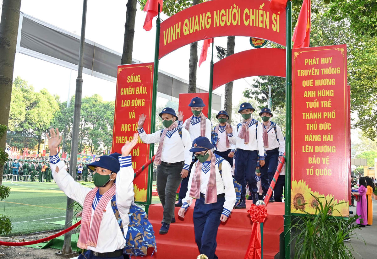 Bục vinh quang là chiến sĩ QĐND Việt Nam. (Ảnh: X.Khu).