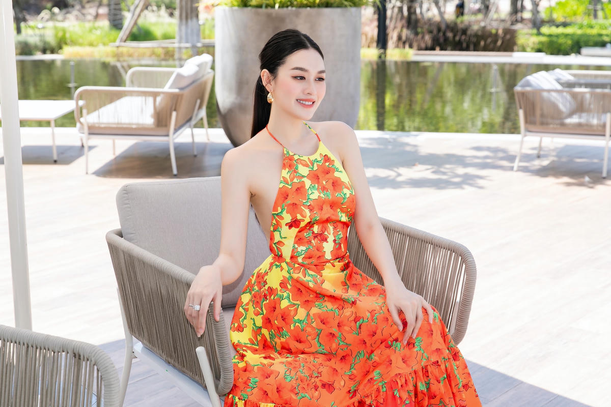 Sở hữu những đường nét thanh tú, Tường San vẫn là gương mặt sáng giá cho các nhãn hàng.