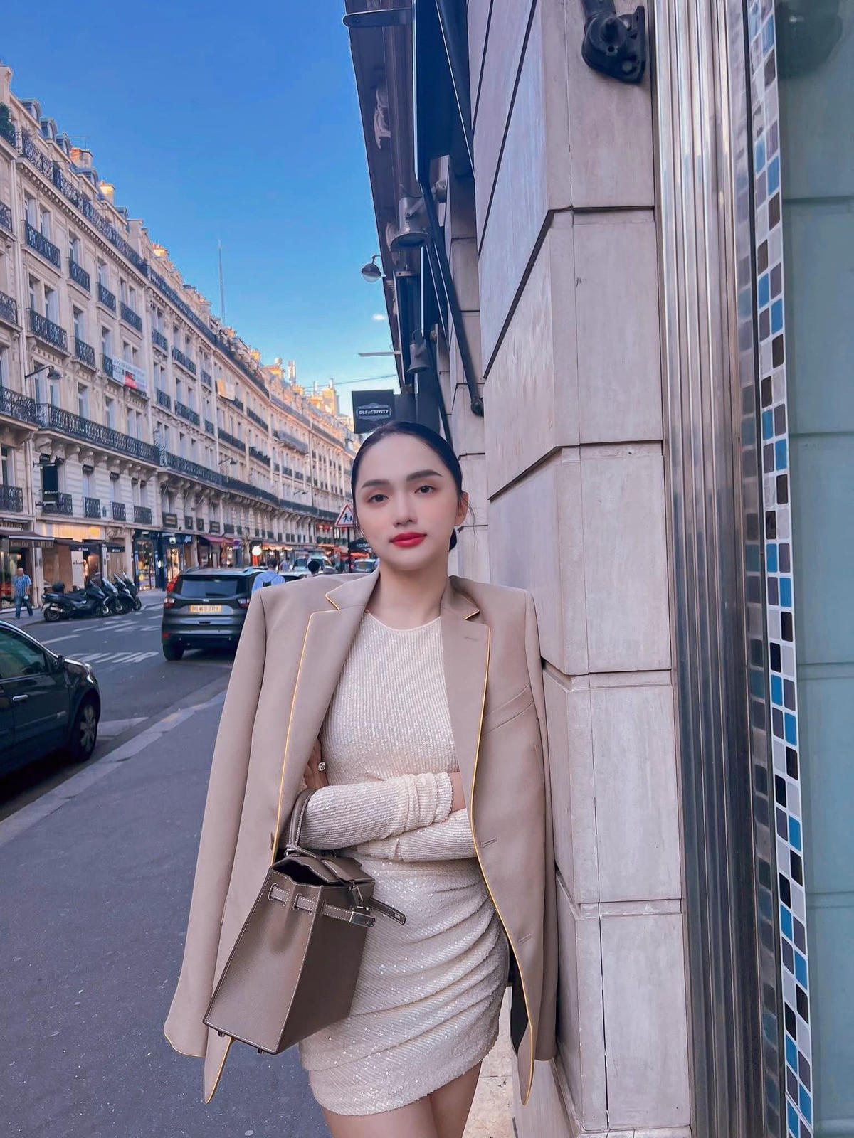 Trước đó, Hoa hậu Hương Giang đang có chuyến công tác ở châu Âu.