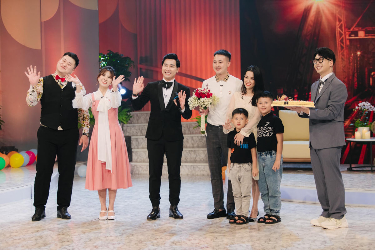 Ngoài những giây phút sâu lắng, chương trình cũng có những màn trò chuyện thú vị.