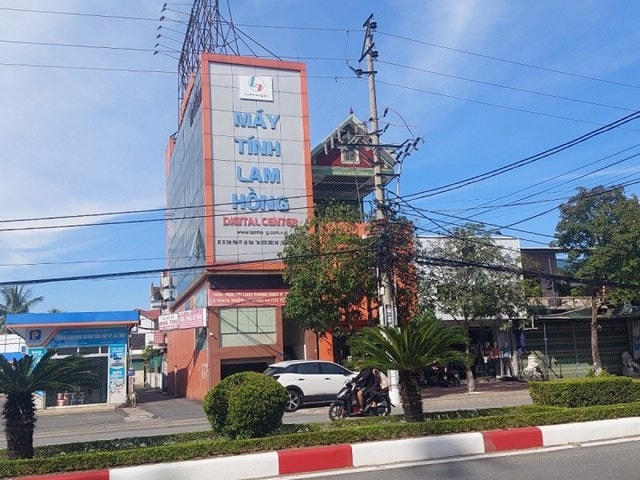Công ty CP CNTT Lam Hồng - một trong những nhà thầu "làm xiếc" trên giá thiết bị giáo dục.