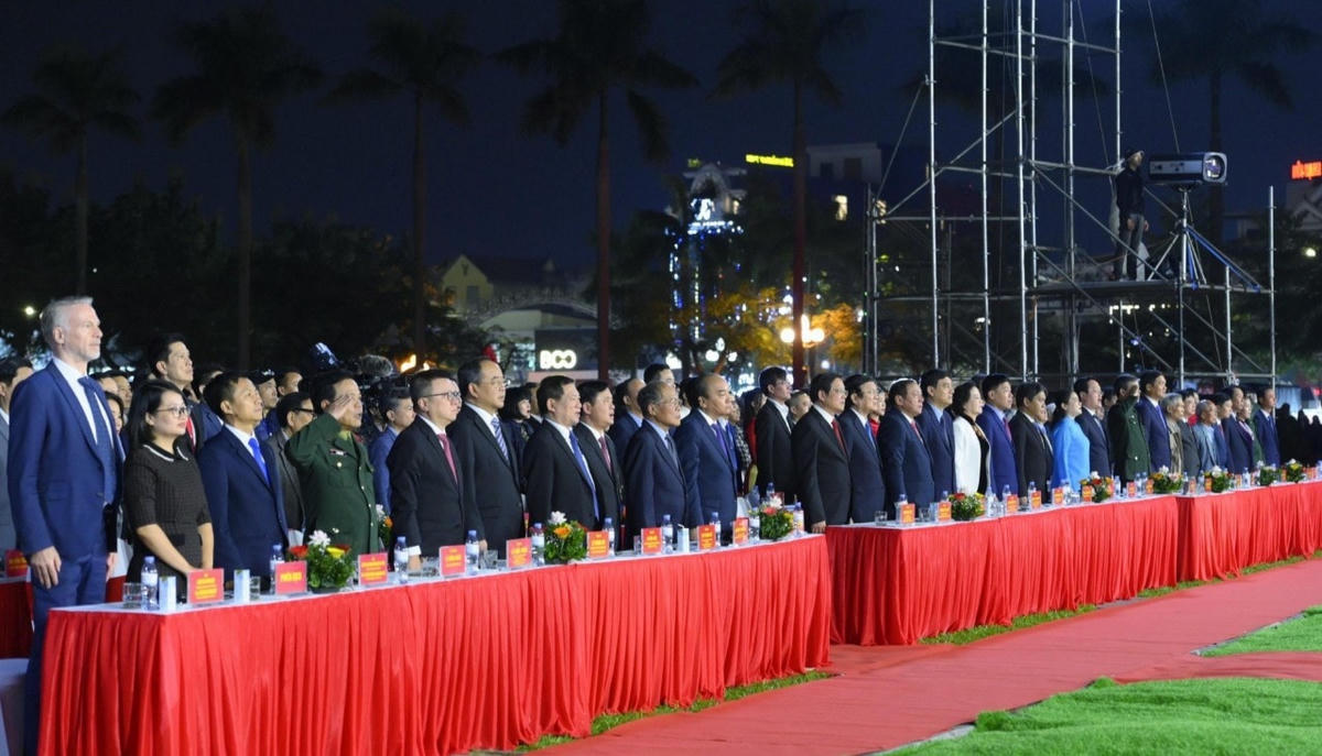 Các đại biểu lãnh đạo Đảng, Nhà nước tham dự lễ kỷ niệm. Ảnh TC