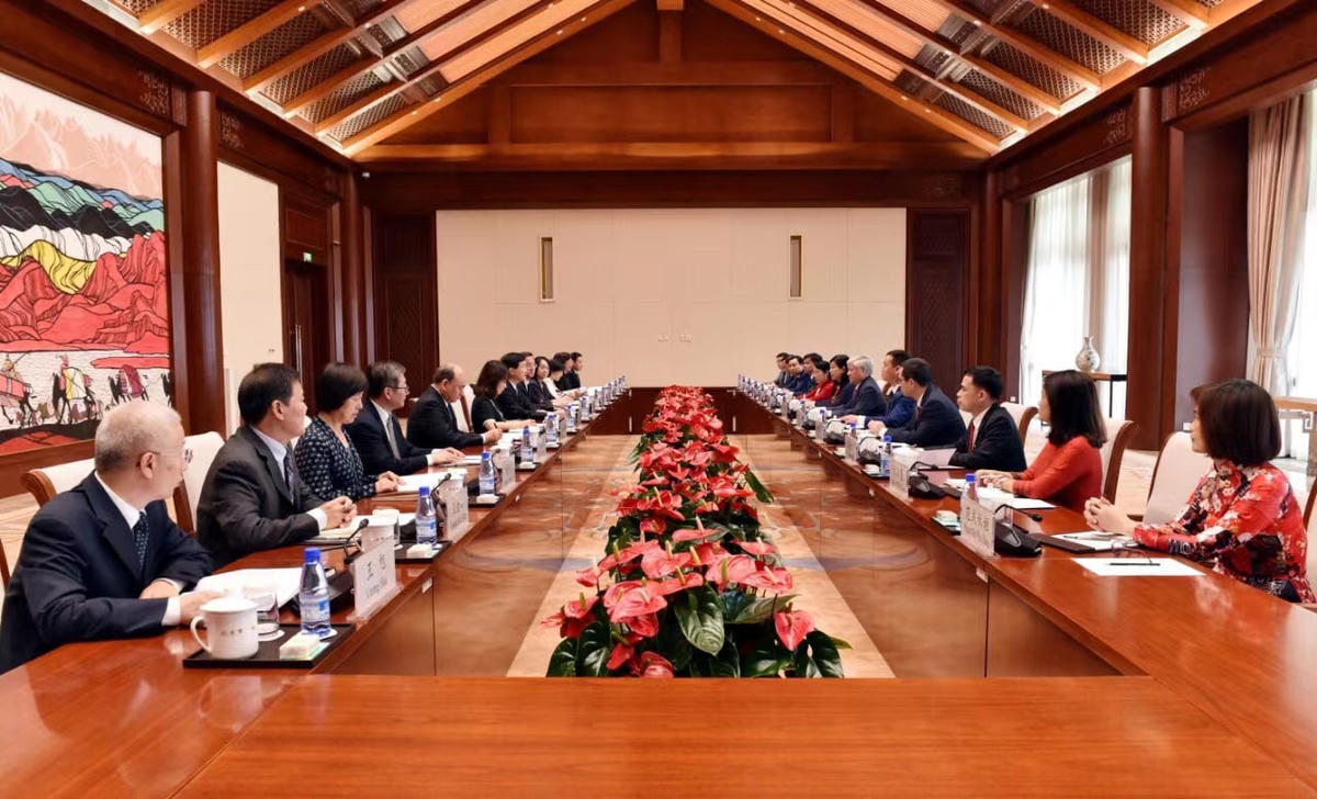 Chủ tịch UBTƯ MTTQ Việt Nam Đỗ Văn Chiến hội kiến Chủ tịch Quốc hội Trung Quốc Triệu Lạc Tế