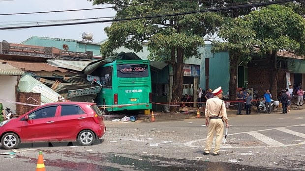 Hiện trường vụ tai nạn giao thông xảy ra tại Ngã 3 La Sơn, Phường Chi Lăng, thành phố Pleiku, tỉnh Gia Lai. Ảnh: Quang Thái/TTXVN.