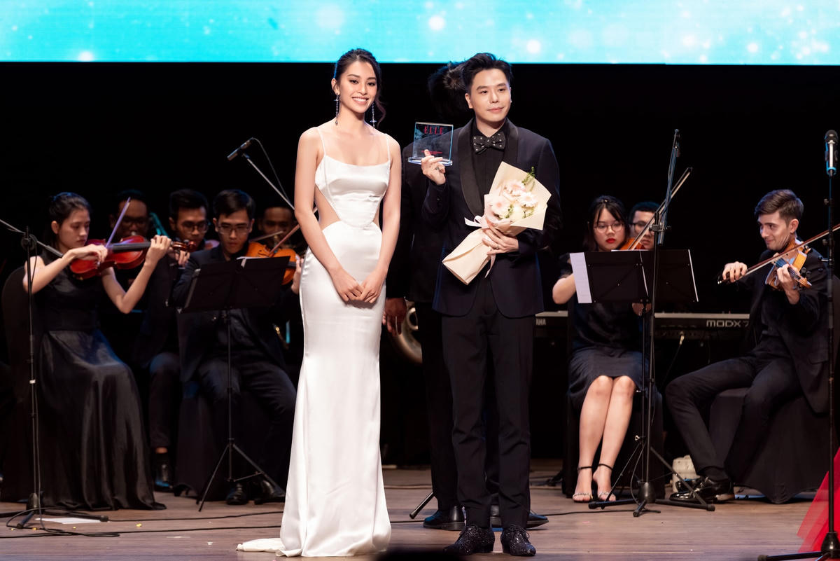 Bên cạnh giải thưởng Best Face, Hoa hậu Tiểu Vy  còn trực tiếp xướng tên và trao giải cho nam ca sĩ, nhạc sĩ, nhà sản xuất âm nhạc Trịnh Thăng Bình tại hạng mục Best Looking Gentleman.