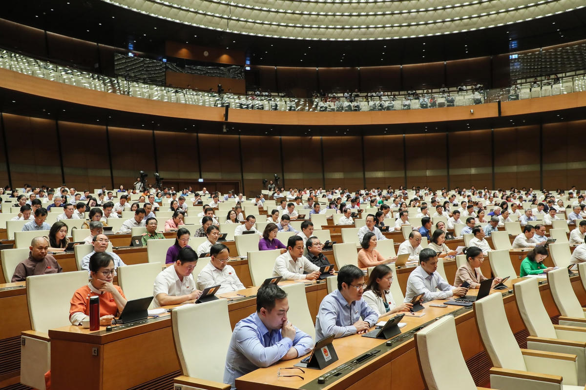 Các ĐBQH tham dự kỳ họp (Ảnh: Quang Vinh).