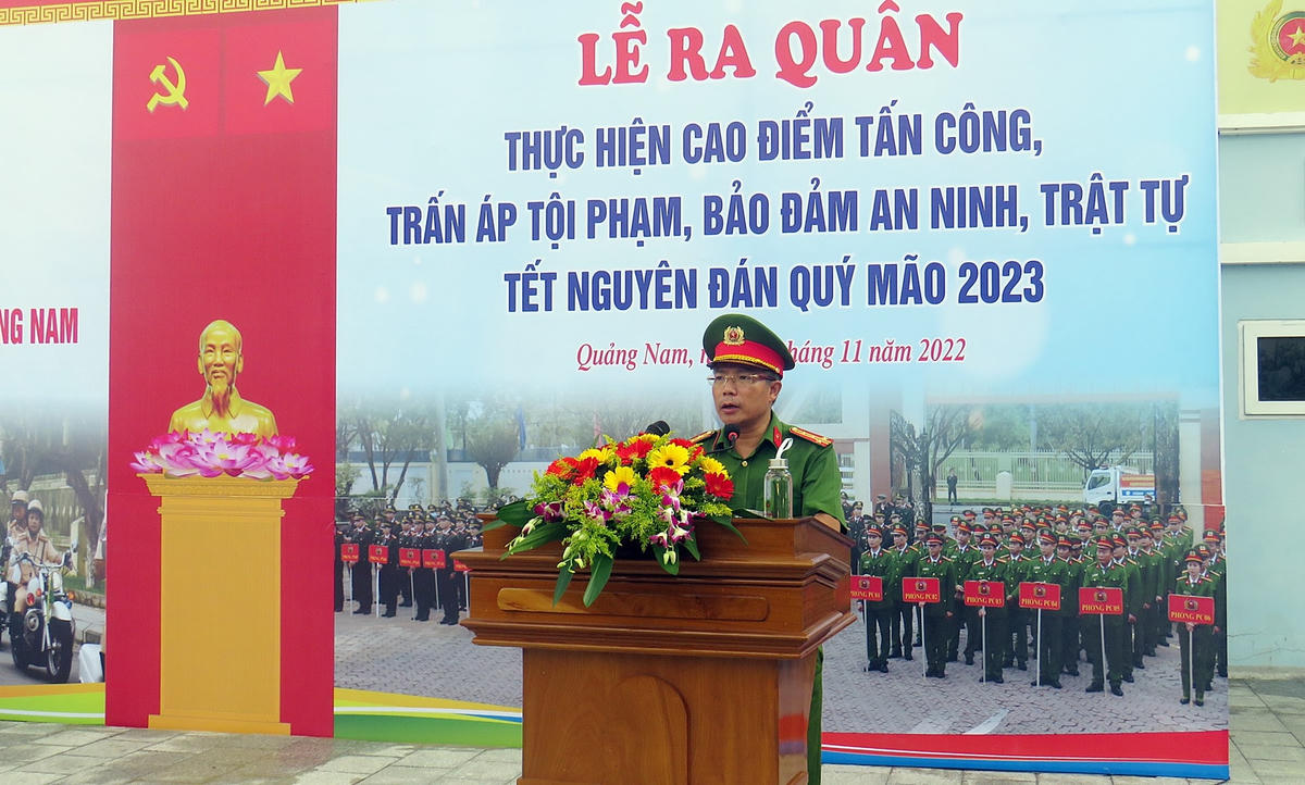 Đại tá Nguyễn Hà Lai, Phó Giám đốc Công an tỉnh Quảng Nam phát biểu lễ ra quân.