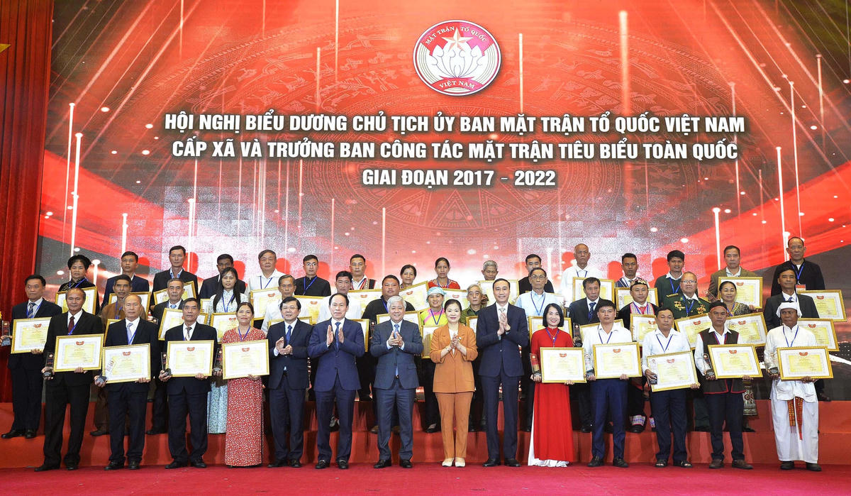 Các điển hình tiêu biểu nhận Bằng khen của UBTƯ MTTQ Việt Nam tại Hội nghị biểu dương Chủ tịch  Ủy ban MTTQ Việt Nam cấp xã và Trưởng ban Công tác Mặt trận tiêu biểu toàn quốc giai đoạn 2017-2022.