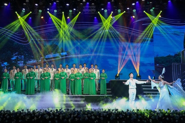 Tôn vinh lực lượng công an nhân dân