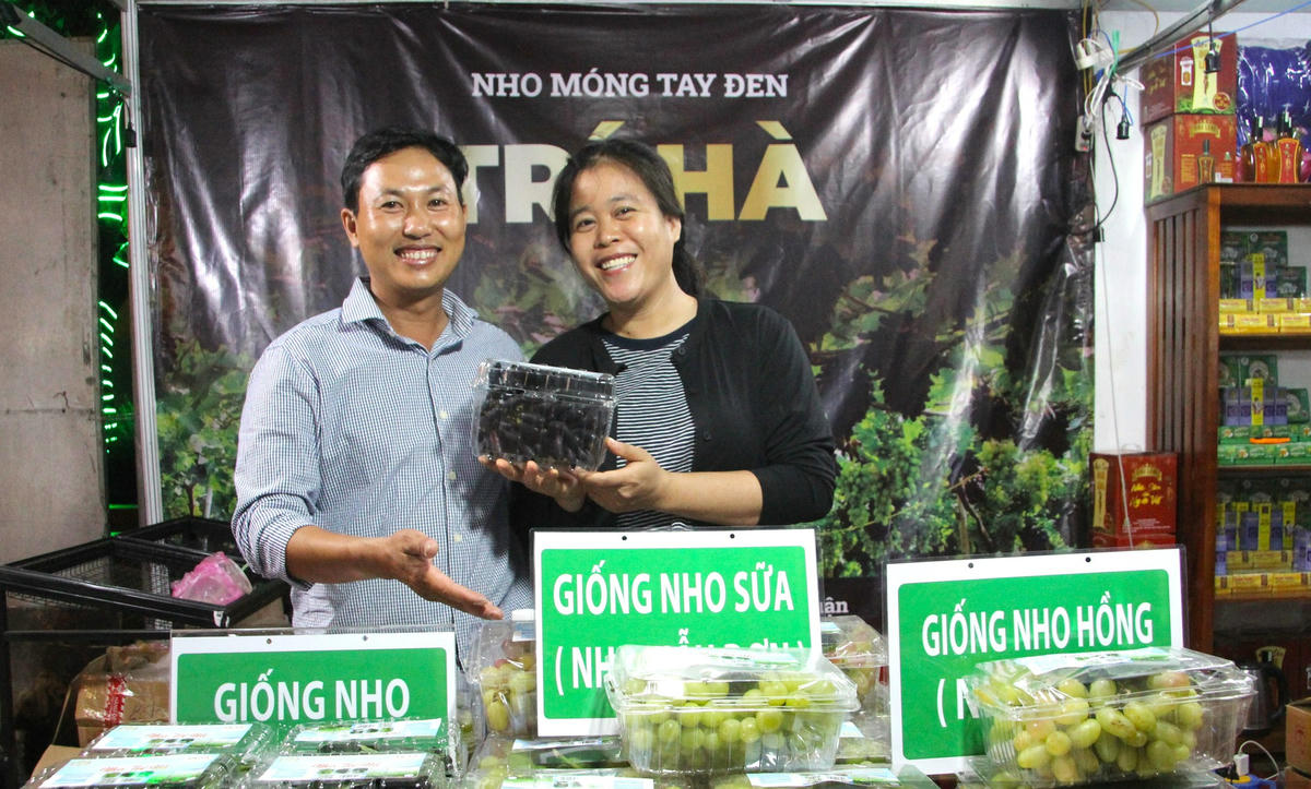 Các giống nho mới nổi tiếng lần đầu giới thiệu tại hội chợ triển lãm Ninh Thuận.
