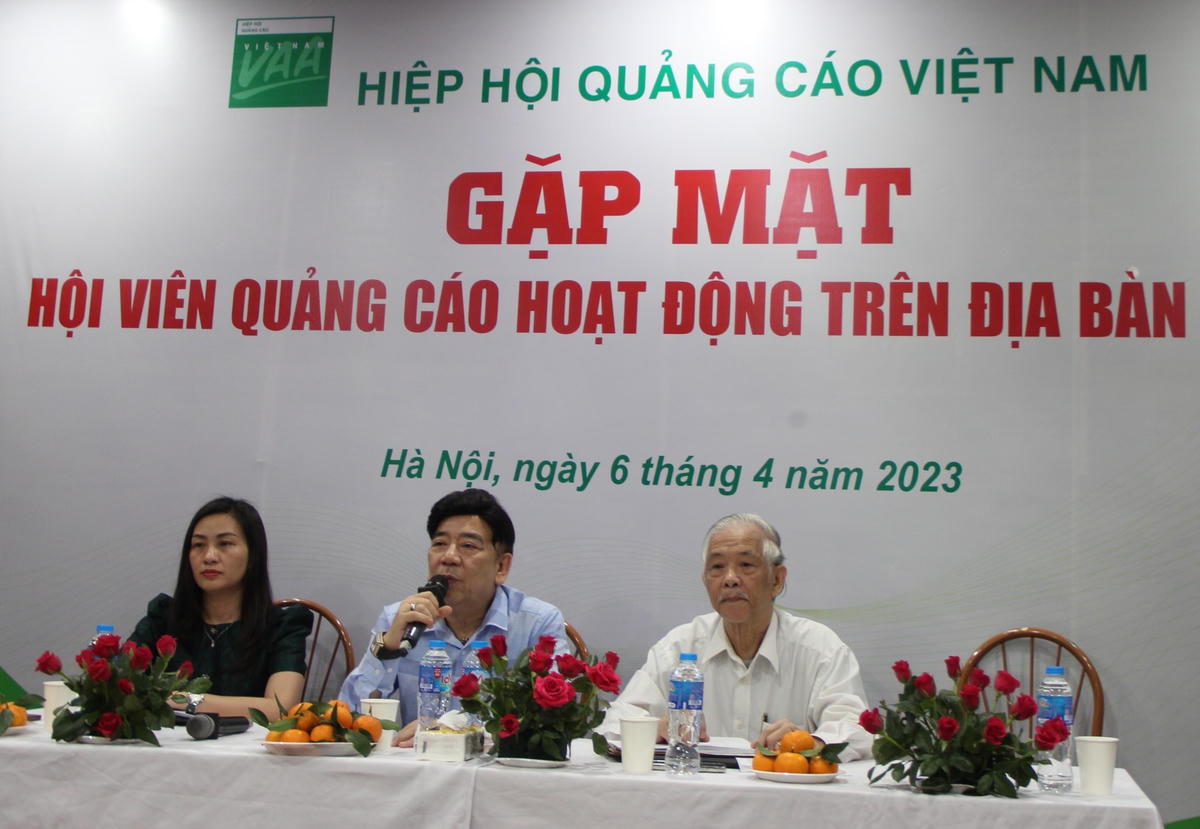 Đại diện Hiệp hội Quảng cáo Việt Nam Lắng nghe những khó khăn, vướng mắc của các hội viên, doanh nghiệp hoạt động trong ngành Quảng cáo Thủ đô gặp phải trong thời gian vừa qua.