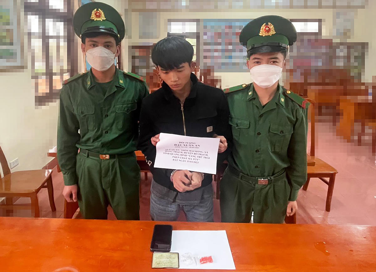 Đối tượng Đậu Xuân An cùng 49 viên ma tuý tổng hợp.