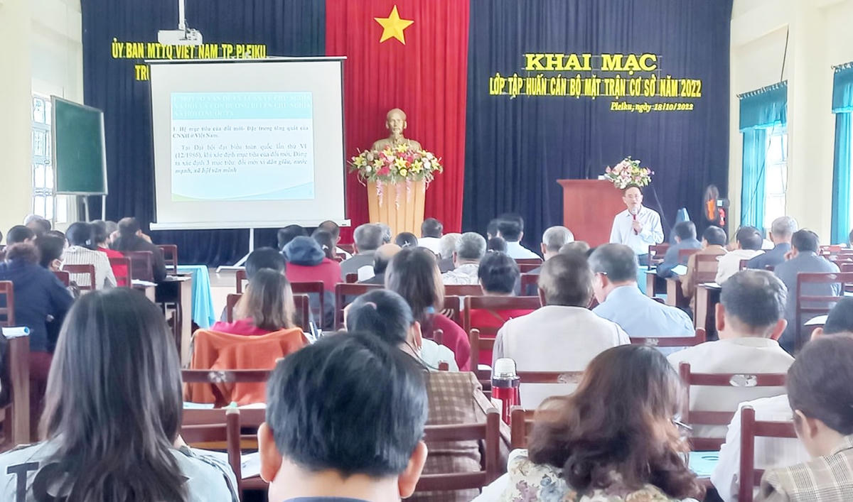 Quang cảnh buổi tập huấn.