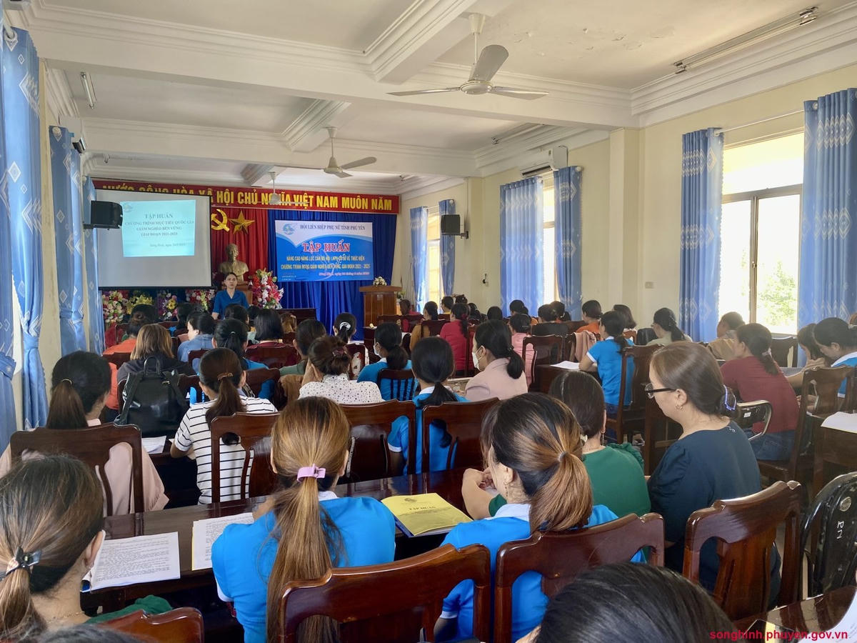 Tập huấn cho công tác giảm nghèo tại huyện Sông Hinh.