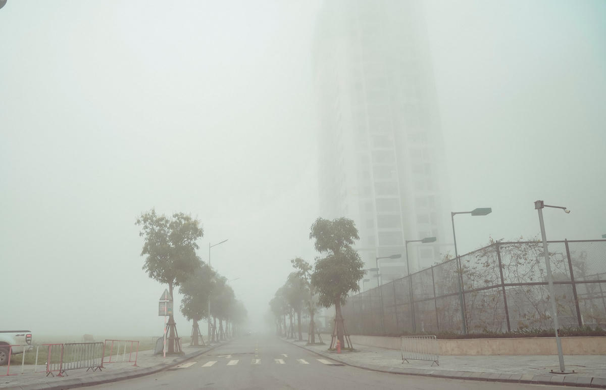 Nhiều tòa nhà cao tầng ở thành phố Hà Tĩnh ẩn mình trong làn sương.