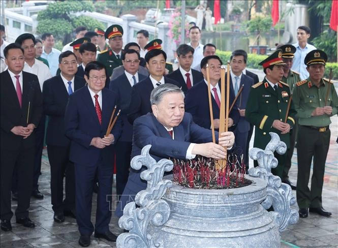Kỷ niệm trọng thể 110 năm Ngày sinh Tổng Bí thư Nguyễn Văn Linh- Ảnh 4. Kỷ niệm trọng thể 110 năm Ngày sinh Tổng Bí thư Nguyễn Văn Linh- Ảnh 4.