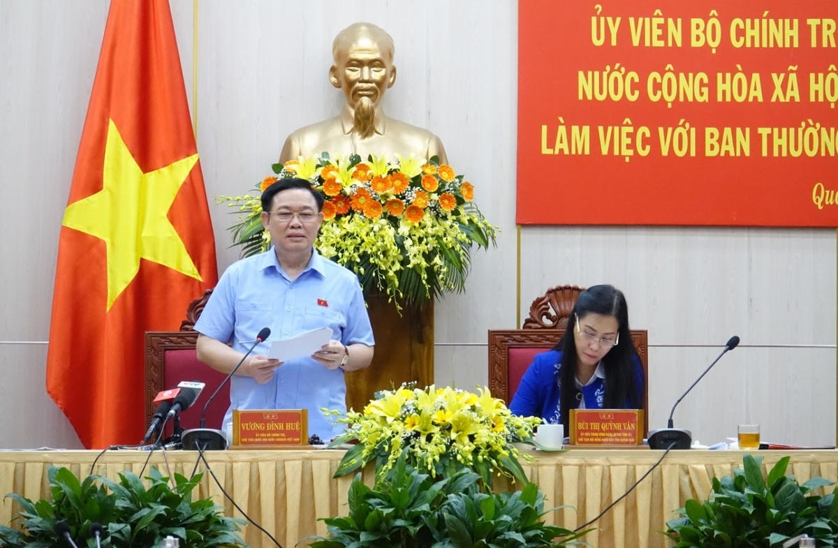 Chủ tịch Quốc hội Vương Đình Huệ phát biểu tại buổi làm việc.