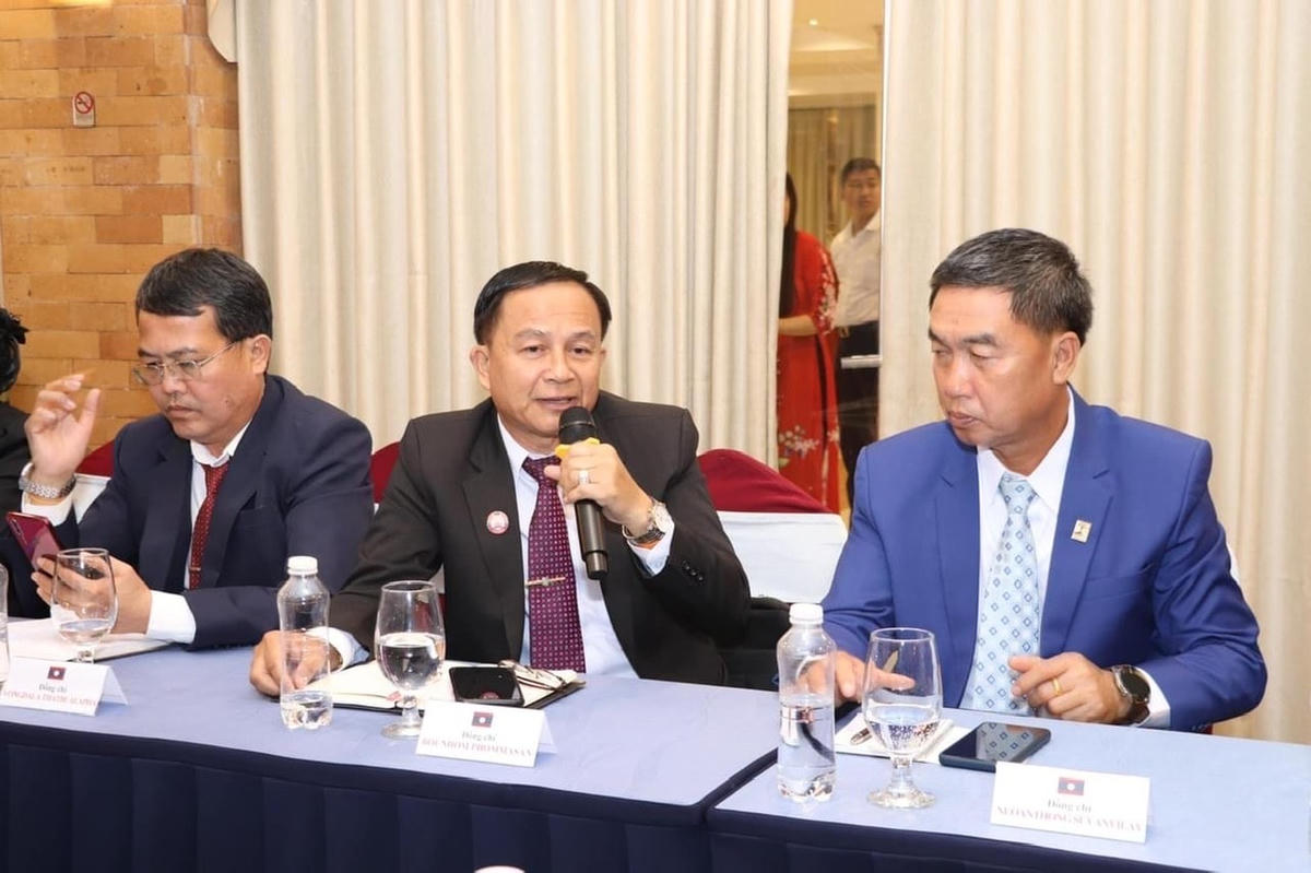 Giao lưu giữa đại diện lãnh đạo Mặt trận TP HCM và Mặt trận Lào.