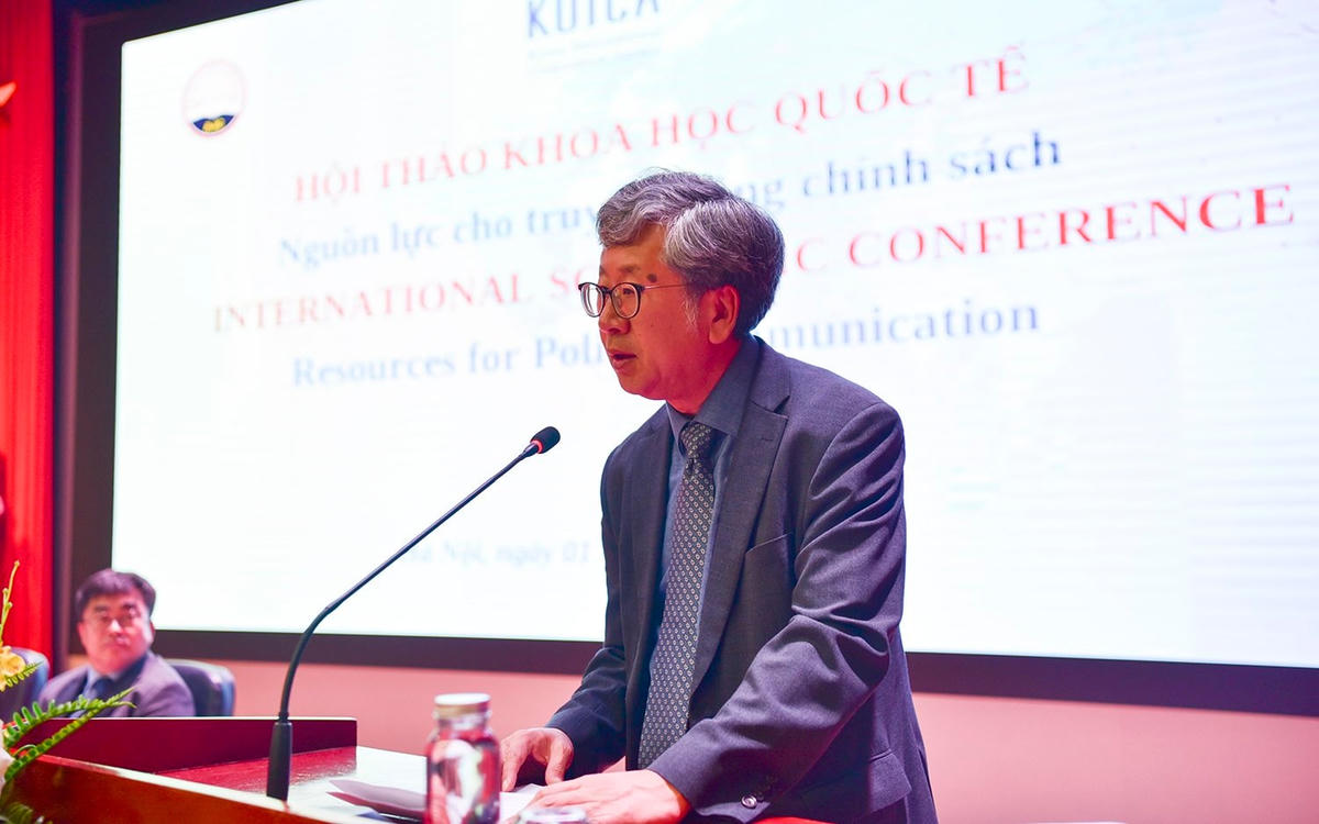 ông Lee Byung Hwa – Giám đốc quốc gia KOICA Việt Nam phát biểu tại hội thảo.