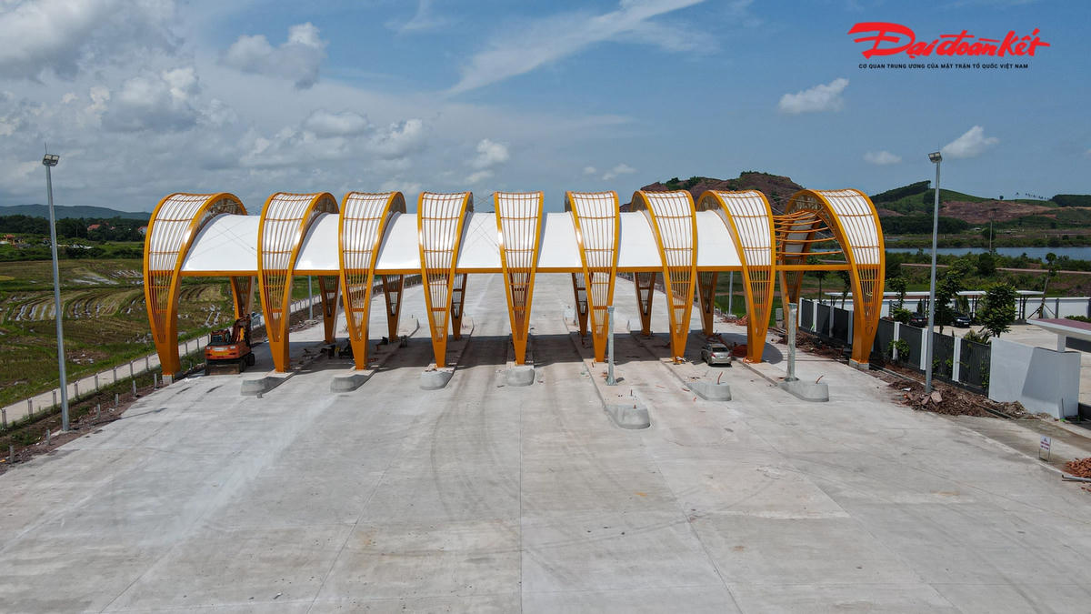 Hiện tại, các trạm thu phí tại đầu và cuối tuyến, các nhánh rẽ cũng đã được lắp đặt cơ bản đã hoàn thành.