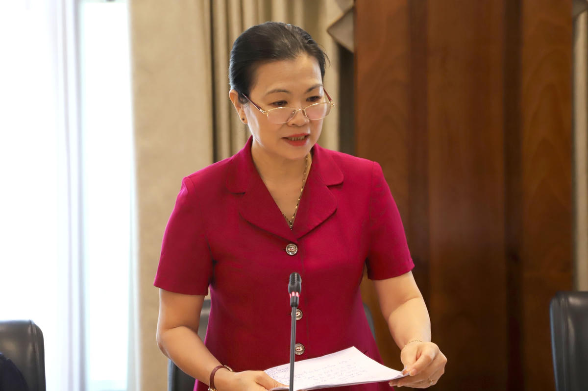 Phó Chủ tịch Trương Thị Ngọc Ánh, Chủ nhiệm đề tài báo cáo tóm tắt kết quả nghiên cứu.