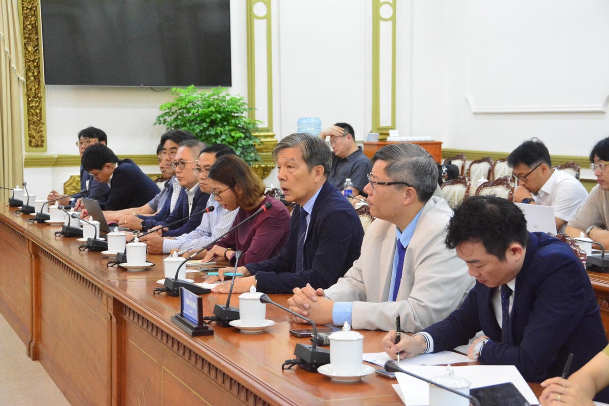 TS. Trần Hải Linh- Ủy viên UB TƯ MTTQ Việt Nam, Chủ tịch VKBIA và lãnh đạo các DN của Hàn Quốc tại buổi tiếp