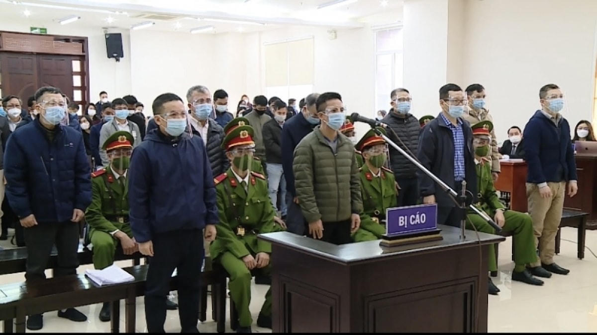 Các bị cáo tại phiên tòa sơ thẩm.