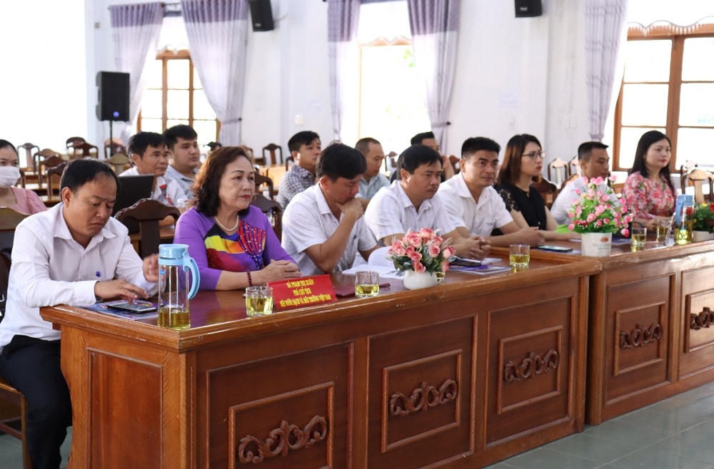 Các đại biểu tham dự tọa đàm.