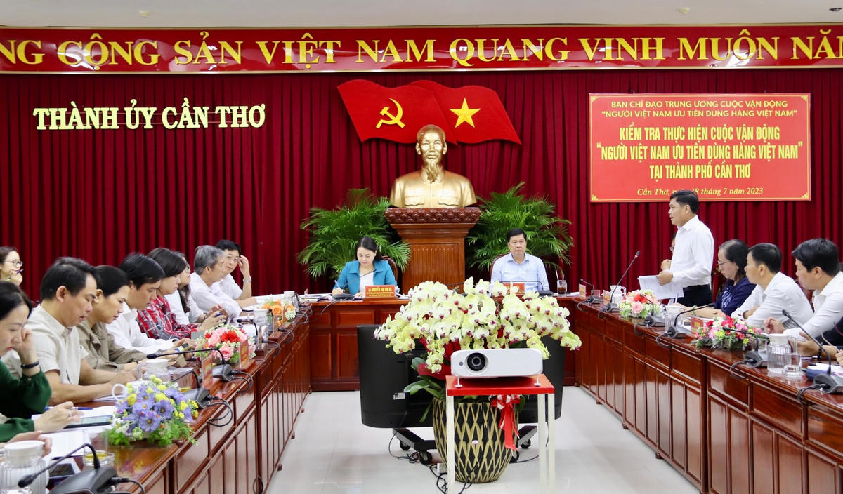 Quang cảnh buổi làm việc.