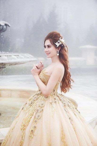 Những năm gần đây, khuôn mặt của Lâm Khánh Chi dần trở nên mềm mại hơn với các đường nét nữ tính và gout ăn mặc gợi cảm.