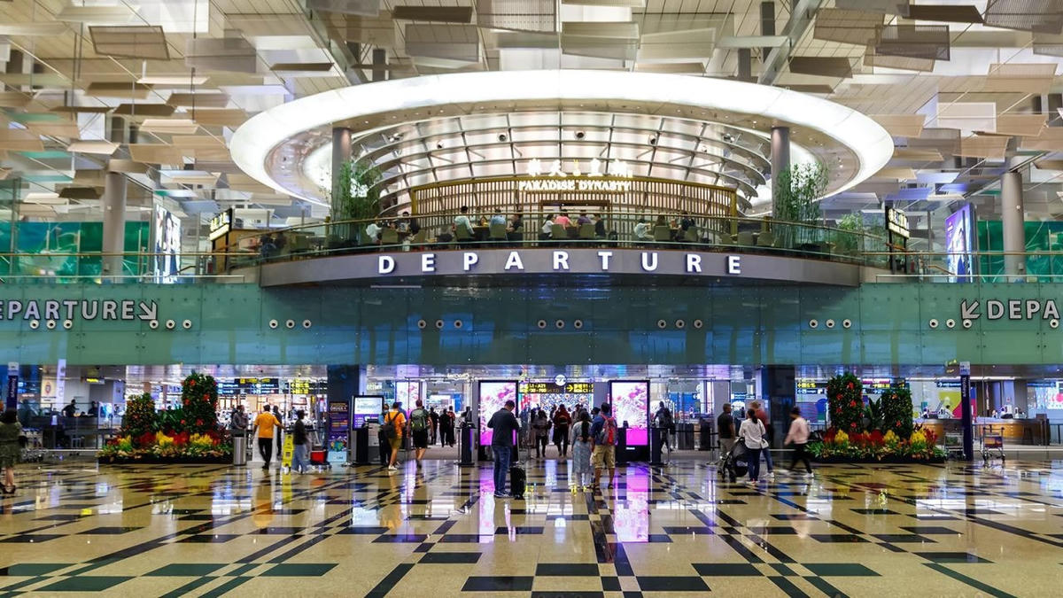 Sảnh khởi hành tại Nhà ga số 3 của Sân bay Changi Singapore. Ảnh: Shutterstock.