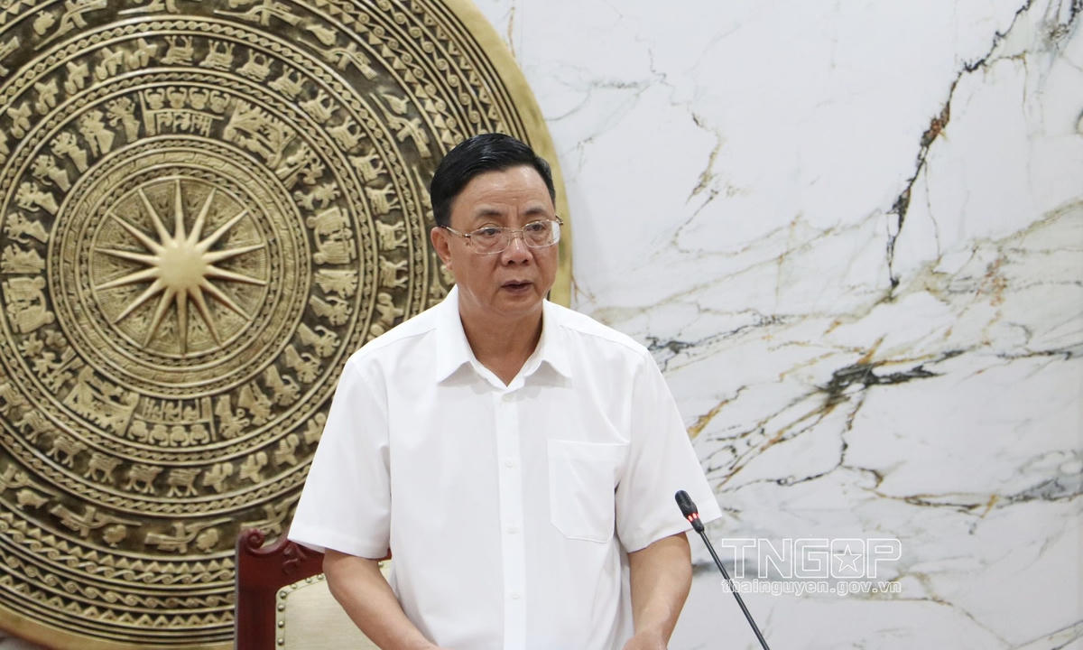 Phó Chủ tịch Thường trực UBND tỉnh Thái Nguyên Đặng Xuân Trường chỉ đạo các biện pháp giải quyết vụ việc. Ảnh: Cổng TTĐT Thái Nguyên.