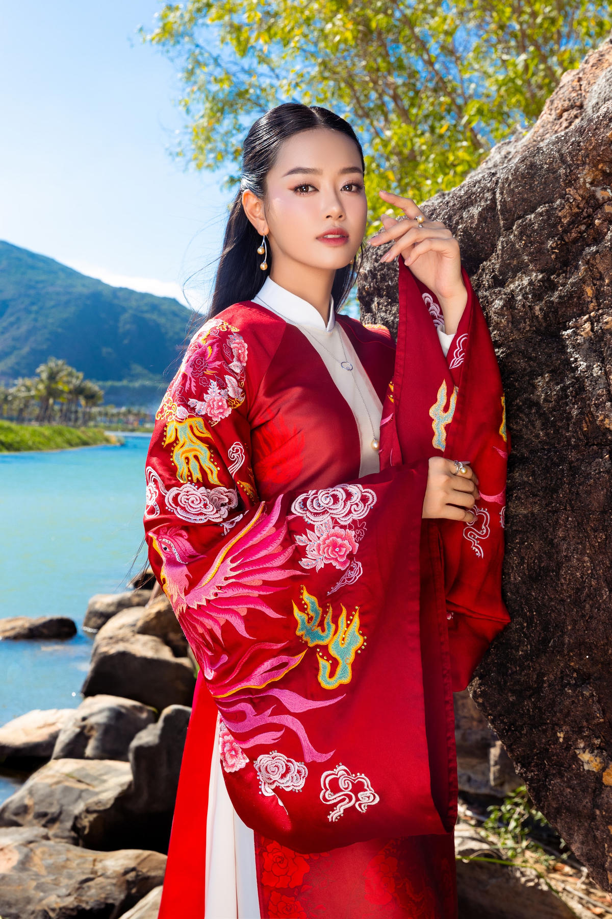 Top 40 thí sinh Miss World Vietnam khoe sắc trong tà áo dài trước đêm chung kết