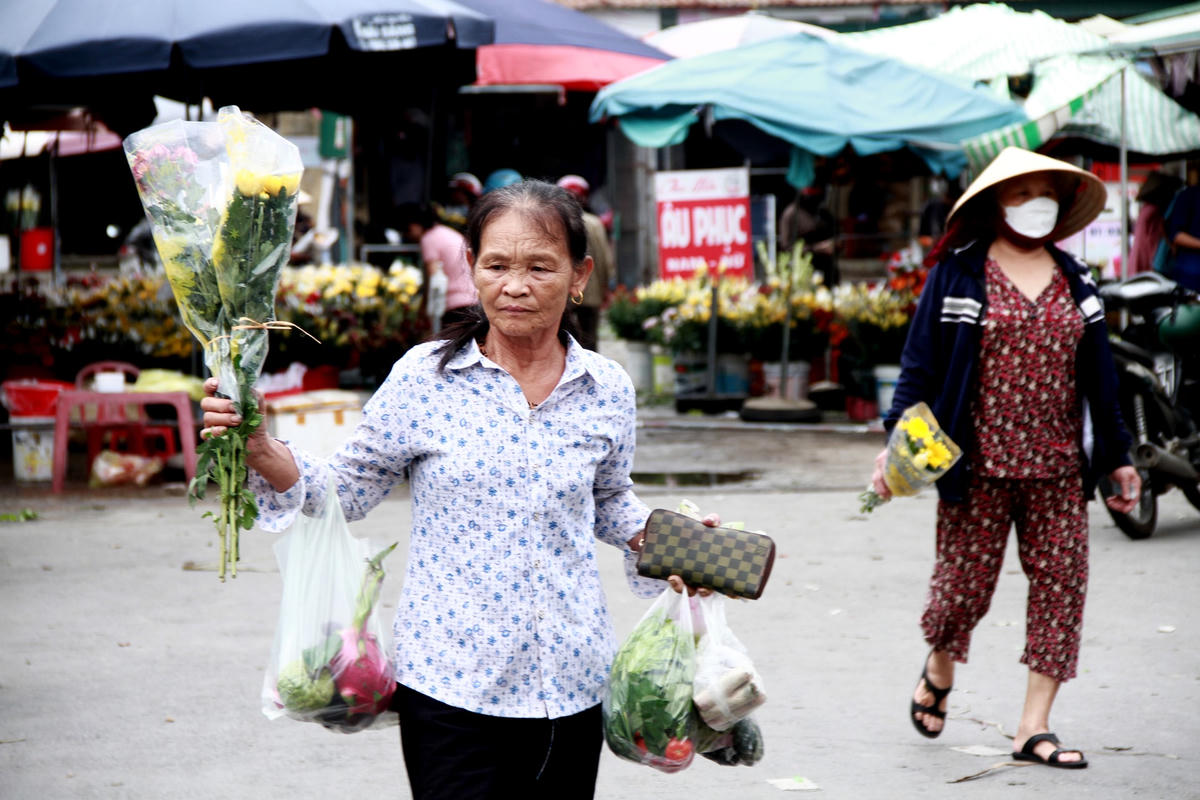 "Cả năm được rằm tháng Bảy, cả thảy được rằm tháng Giêng”, đó là quan niệm của người dân trong những ngày này nên lễ vật để dâng lên cần tươm tất chưa đầy lòng thành kính với tổ tiên, dòng tộc. 