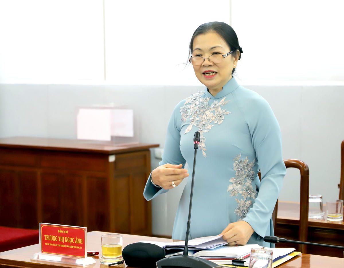 Phó Bí thư Đảng ủy, Phó Chủ tịch Trương Thị Ngọc Ánh phát biểu tại Đại hội.
