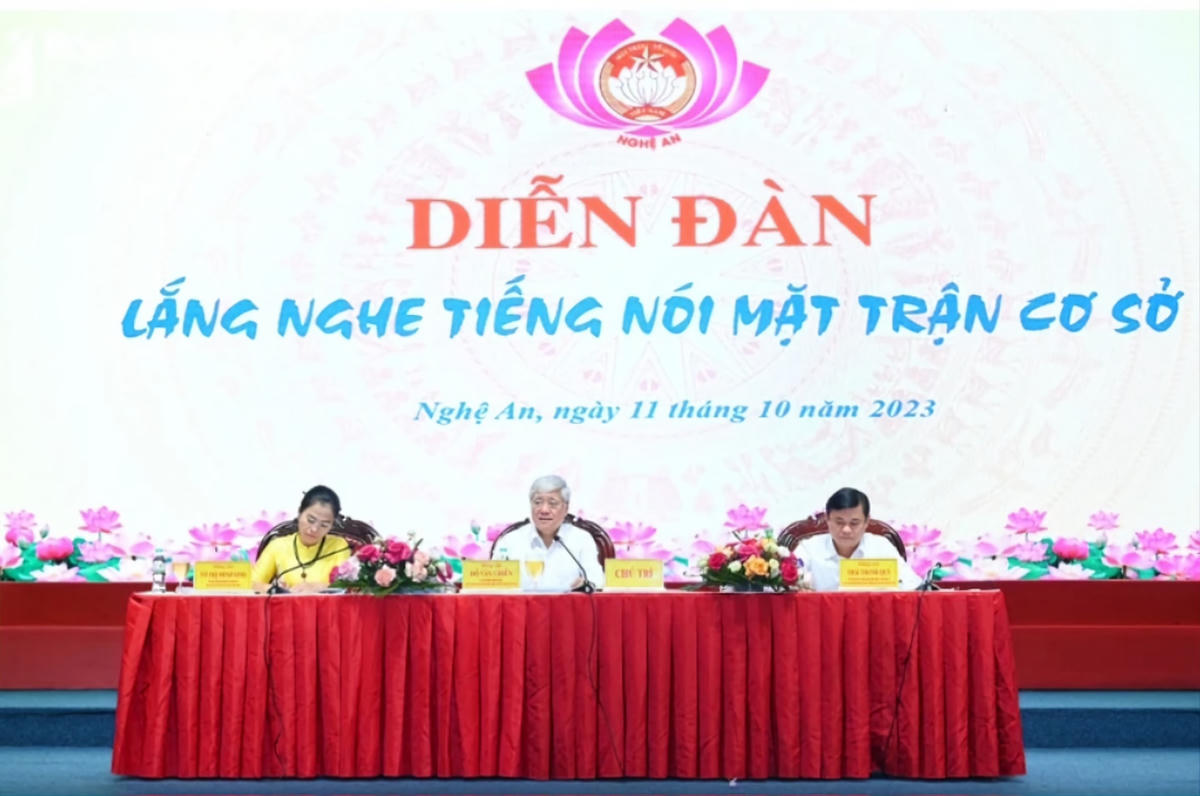 Ông Đỗ Văn Chiến, Bí thư Trung ương Đảng, Chủ tịch UBTƯ MTTQ Việt Nam; ông Thái Thanh Quý, Bí thư Tỉnh ủy và bà Võ Thị Minh Sinh, Ủy viên Ban Thường vụ Tỉnh ủy, Chủ tịch Ủy ban MTTQ tỉnh chủ trì diễn đàn "Lắng nghe tiếng nói Mặt trận cơ sở".