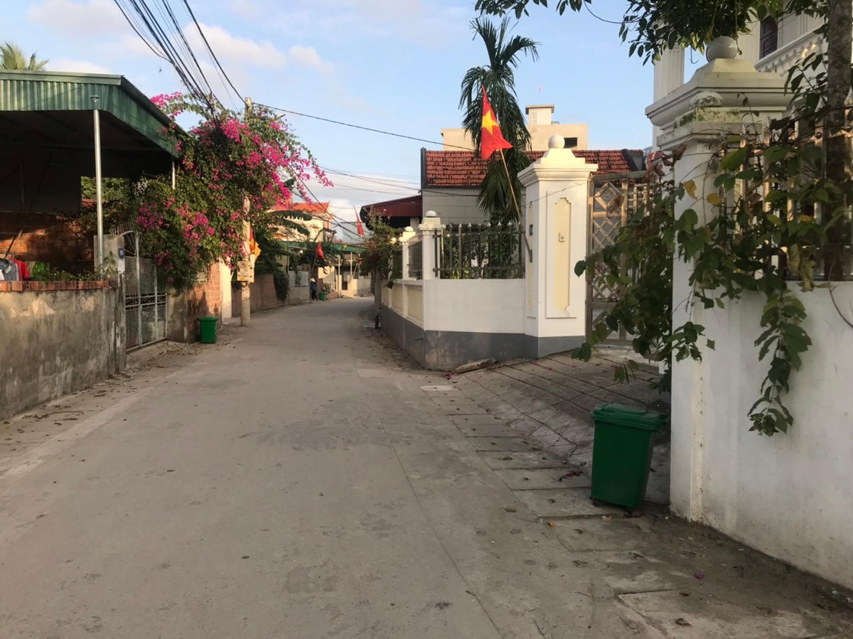 Hội viên Hội Thân nhân Việt kiều xã Liên Hòa (TX Quảng Yên) đã hiến đất để mở rộng đường tại thôn 2, xã Liên Hòa.