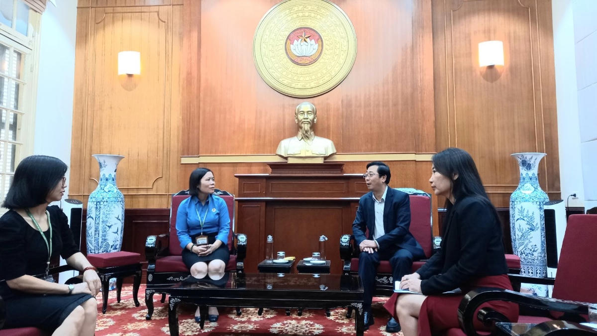 Quang cảnh buổi tiếp nhận. 