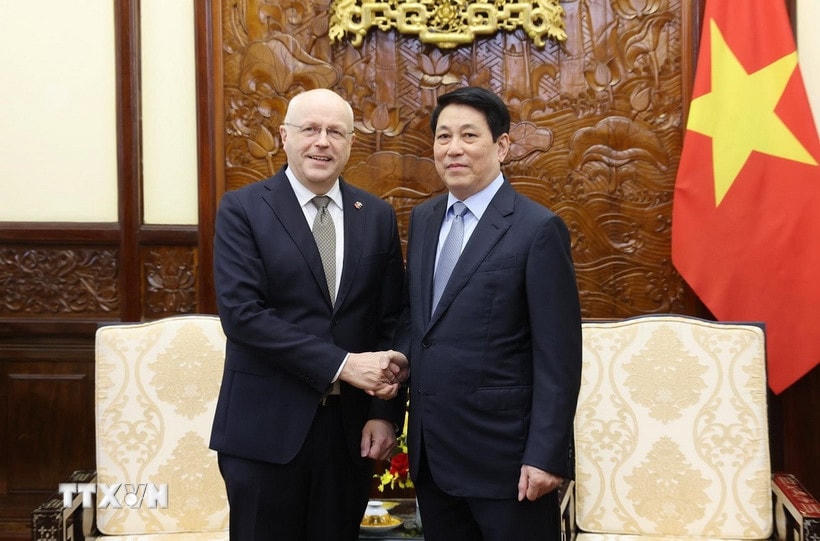 Chủ tịch nước Lương Cường tiếp Đại sứ Phần Lan tại Việt Nam Keijo Norvanto. (Ảnh: Lâm Khánh/TTXVN)