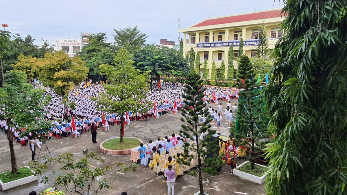 Trong điều kiện ngân sách tỉnh còn nhiều khó khăn nhưng Bạc Liêu vẫn đồng hành, sẻ chia cùng người dân gánh nặng tài chính, tạo điều kiện cho học sinh tiếp tục đến trường, không phải bỏ học vì lý do khó khăn về kinh tế.         