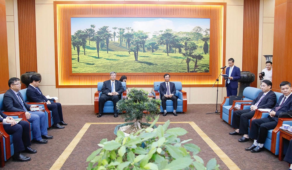 Chủ tịch UBND tỉnh Phú Thọ Bùi Văn Quang làm việc với đoàn công tác VKBIA