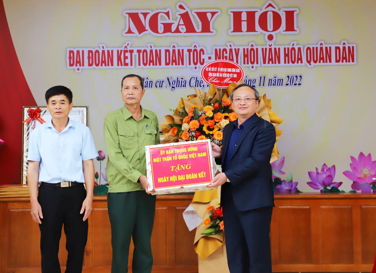 Hưng Yên: Ấm áp tình quân dân tại Ngày hội Đại đoàn kết thôn Nghĩa Chế