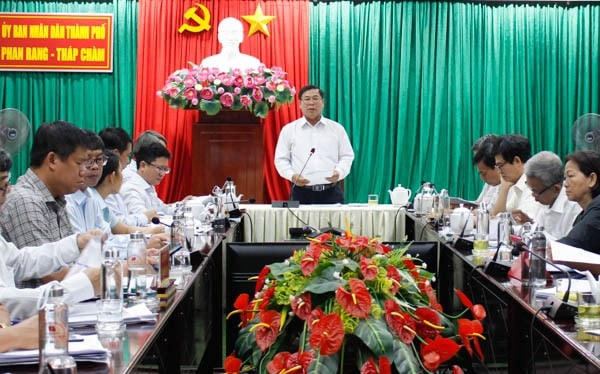 Ông Đổng Hoàn, Phó Chủ tịch Ủy ban MTTQ Việt Nam tỉnh Ninh Thuận phát biểu tại buổi, giám sát việc triển khai thực hiện công tác CCHC tại Tp. Phan Rang – Tháp Chàm.