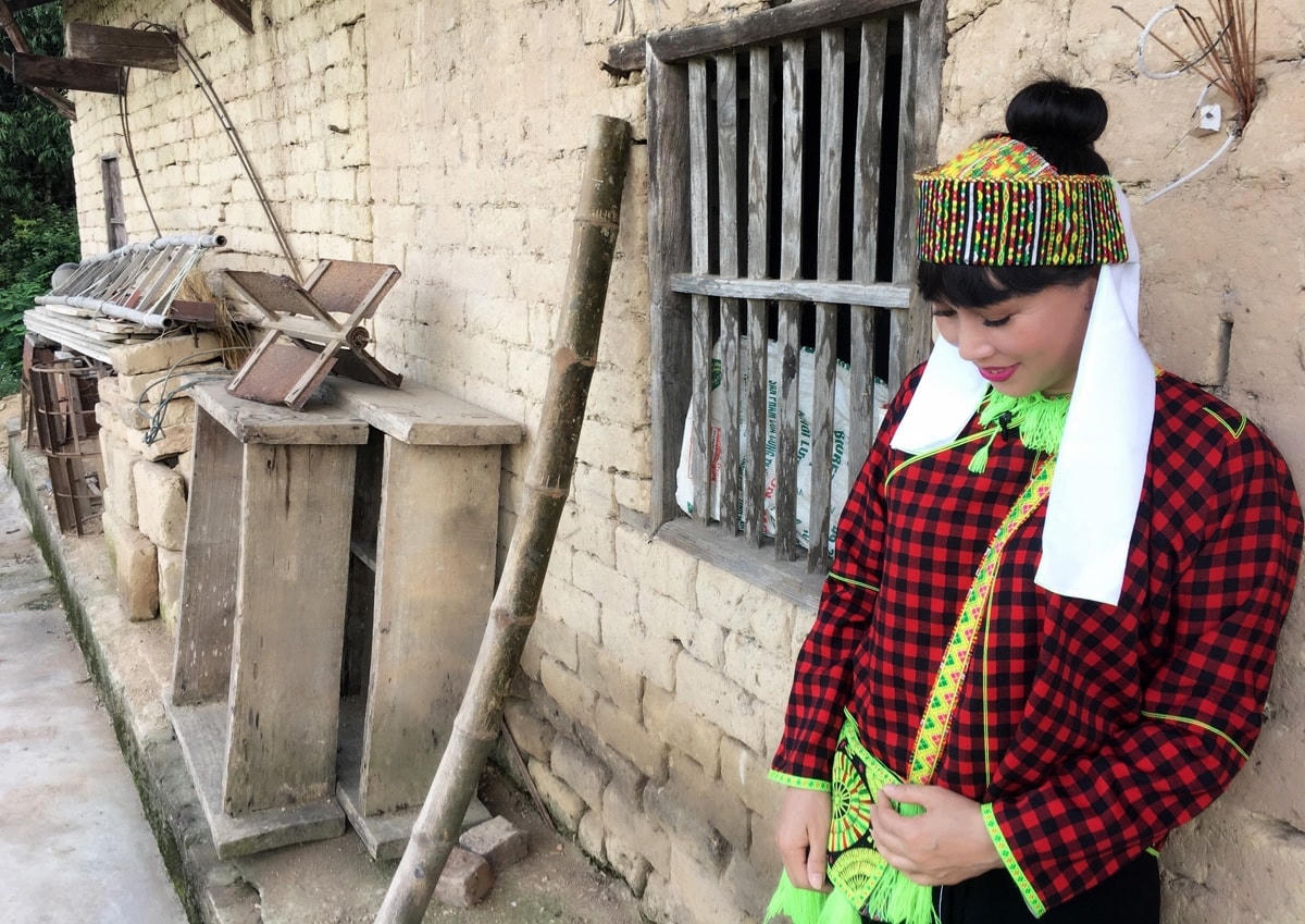 Trang phục của phụ nữ dân tộc Nùng (Lạng Sơn).