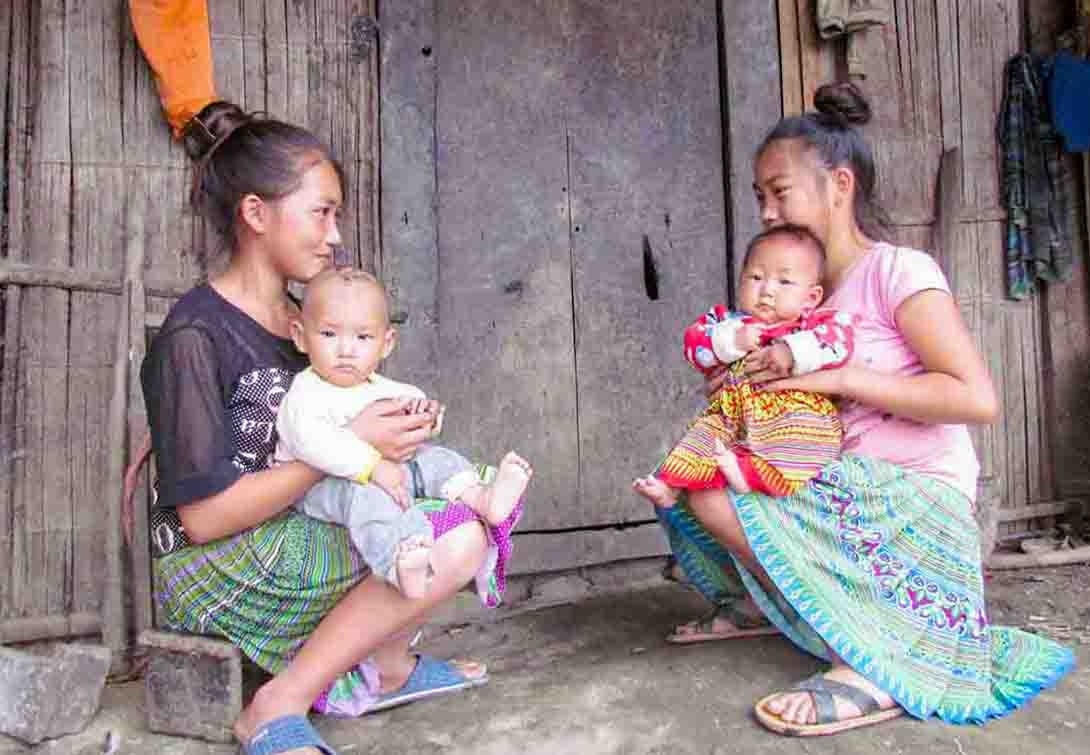 Huyện A Lưới tích cực tuyên truyền cho chị em về tảo hôn, hôn nhân cận huyết thống và sức khỏe sinh sản.