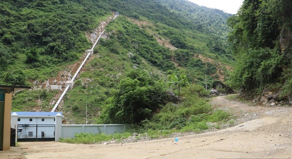 Tuyến đường xuống cấp nghiêm trọng, ảnh hưởng tới cuộc sống người dân trong vùng.