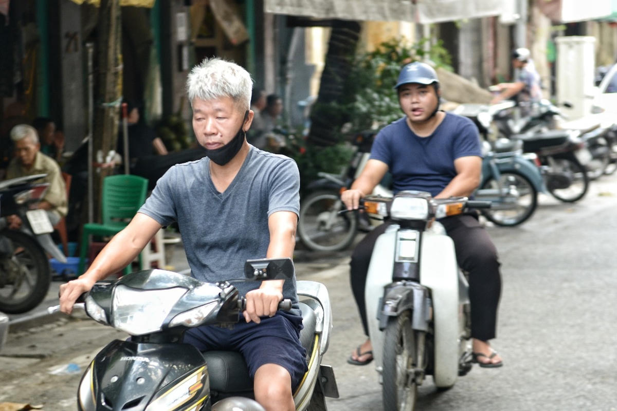 Ngành y tế khuyến cáo người dân không nên chủ quan trong bối cảnh dịch vẫn diễn biến phức tạp như hiện nay, trong đó vẫn cần chủ động thực hiện đeo khẩu trang, rửa tay thường xuyên để tránh lây lan dịch; đồng thời tiêm chủng đầy đủ để có miễn dịch phòng bệnh.