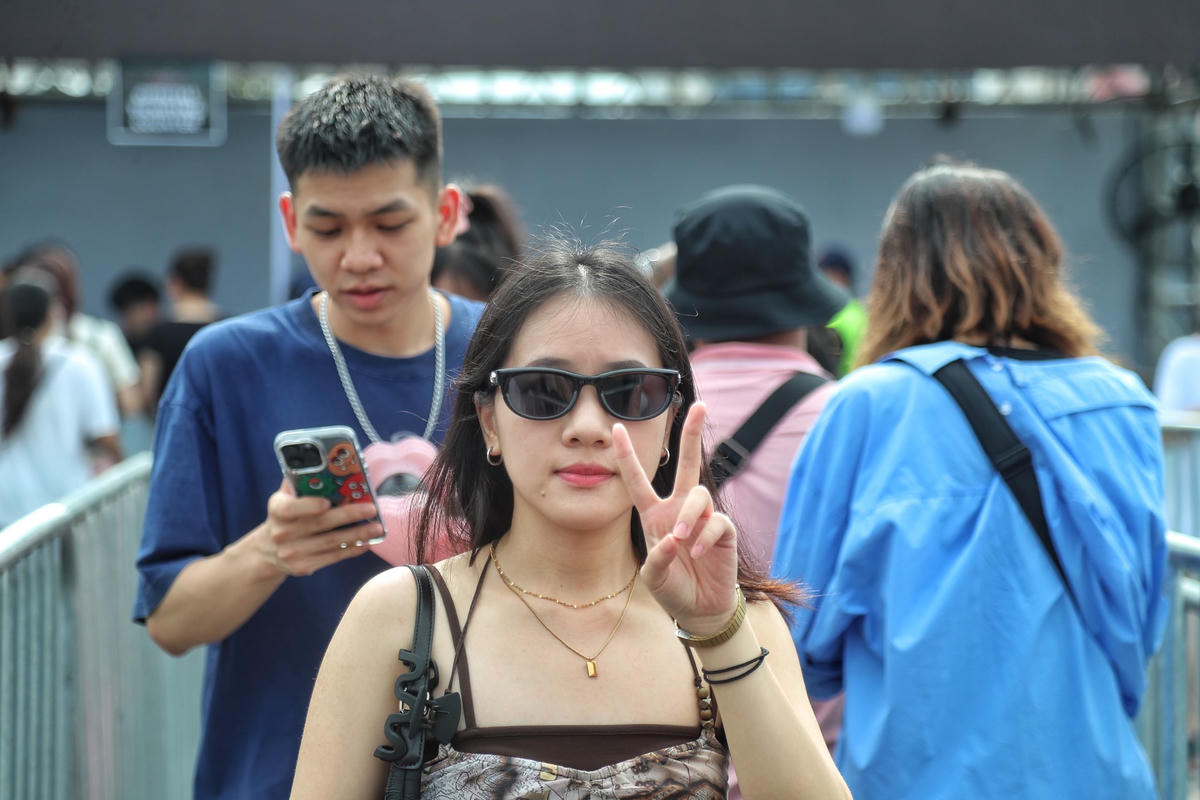 BTC tiếp tục mở bán vé đêm diễn cuối của BlackPink tại Hà Nội ngay sát giờ biểu diễn giúp tình trạng phe vé, "thổi giá vé" và lừa đảo sẽ hạn chế hơn.